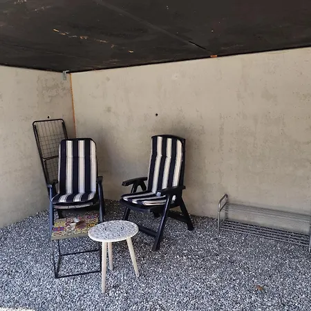 Little Tiny Village Haus 1 *